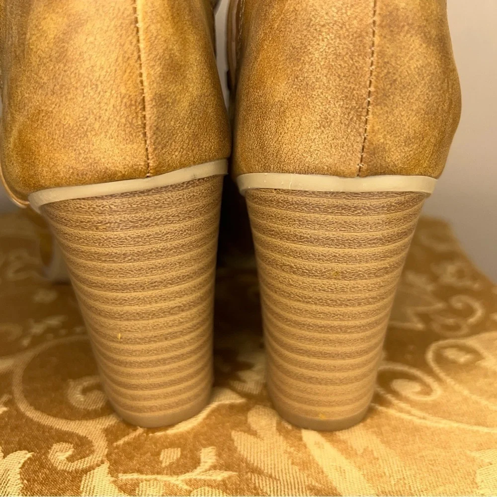 SIZE 9 SUGAR BRAND TAN BROWN FAUX SUEDE BOOTIES BLOCK HEEL OPEN TOE